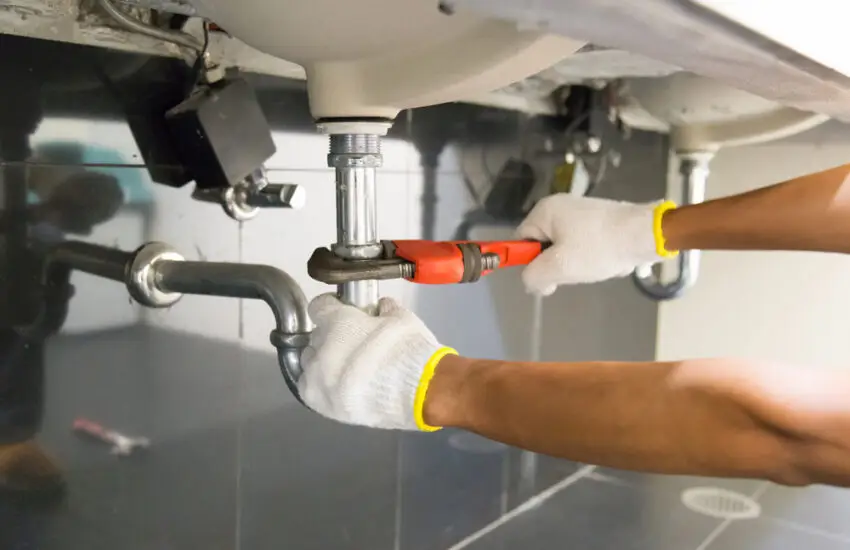 Signs Your Plumbing & Heating Systems Need Repairs Before Winter