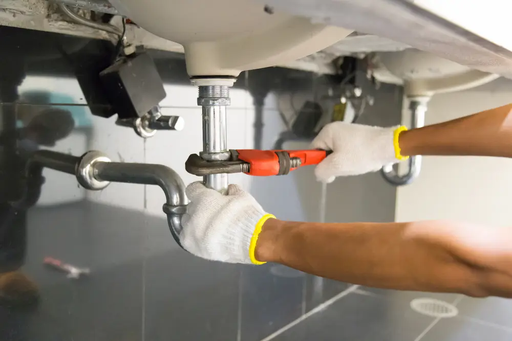 Signs Your Plumbing & Heating Systems Need Repairs Before Winter